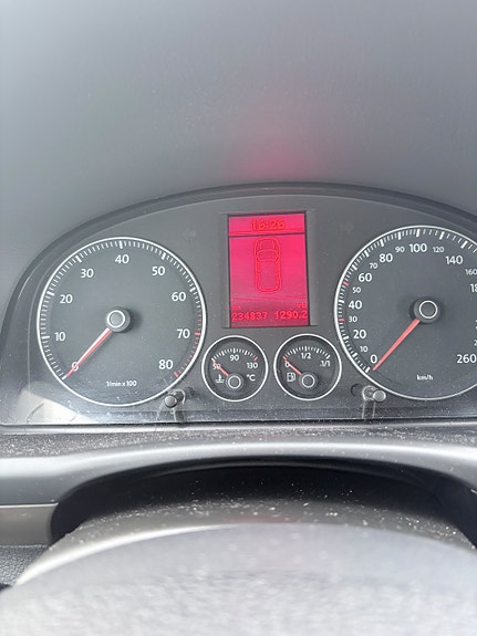 Volkswagen Touran 4 of 5