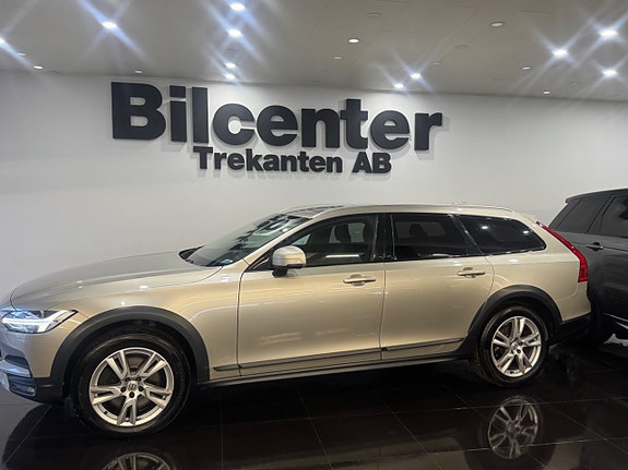 Volvo V90 Cross Country 3 of 12