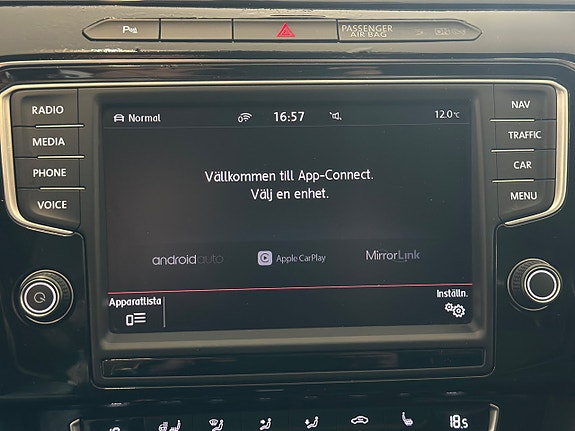 Volkswagen Passat 22 of 24