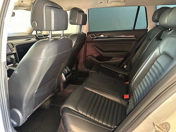 Volkswagen Passat 18 of 24
