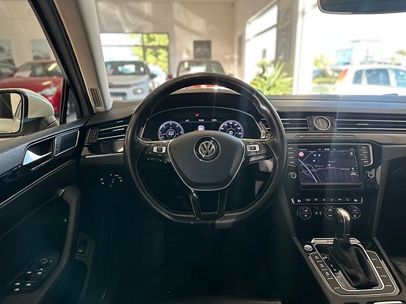 Volkswagen Passat 23 of 24