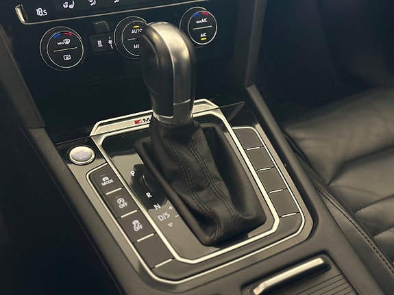 Volkswagen Passat 12 of 24