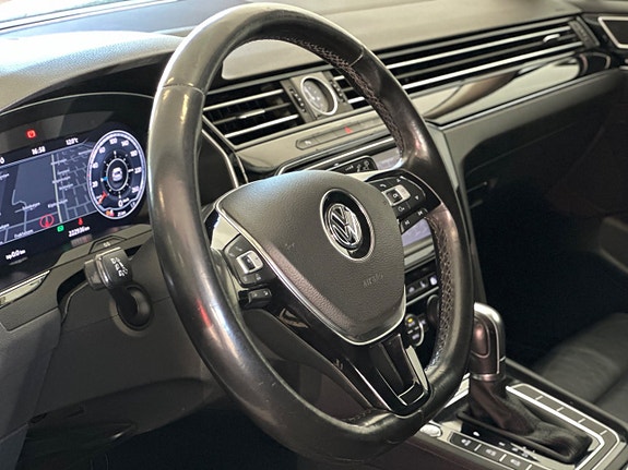 Volkswagen Passat 10 of 24