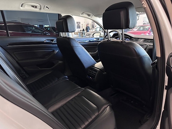 Volkswagen Passat 24 of 24