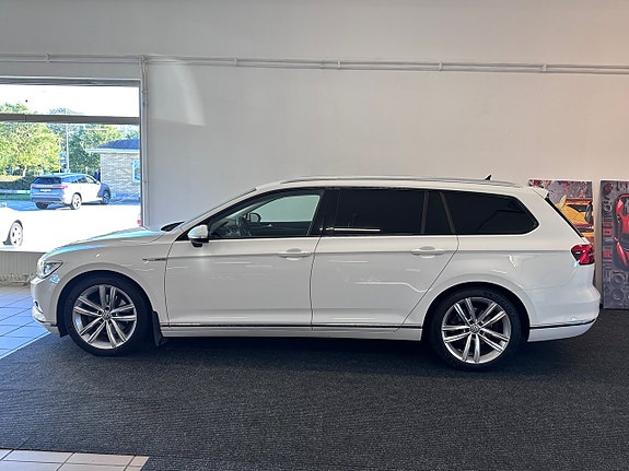 Volkswagen Passat 9 of 24
