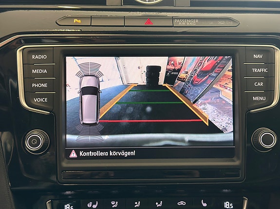 Volkswagen Passat 15 of 24