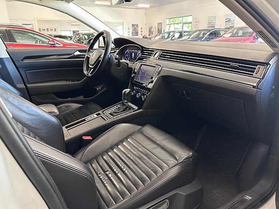Volkswagen Passat 21 of 24