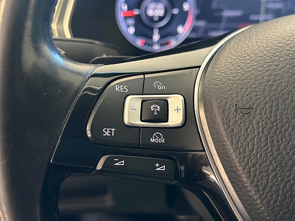 Volkswagen Passat 19 of 24