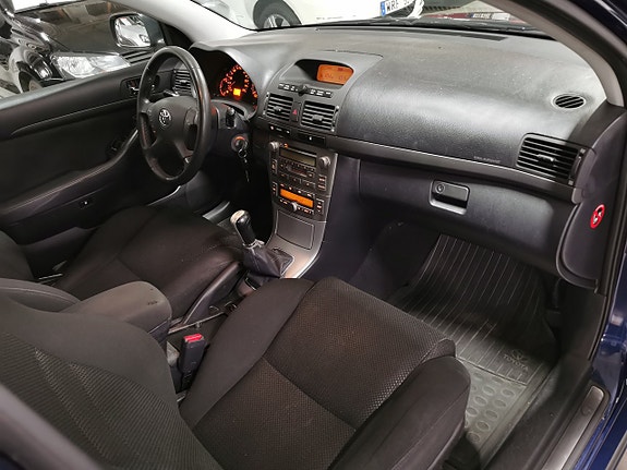 Toyota Avensis 9 of 17