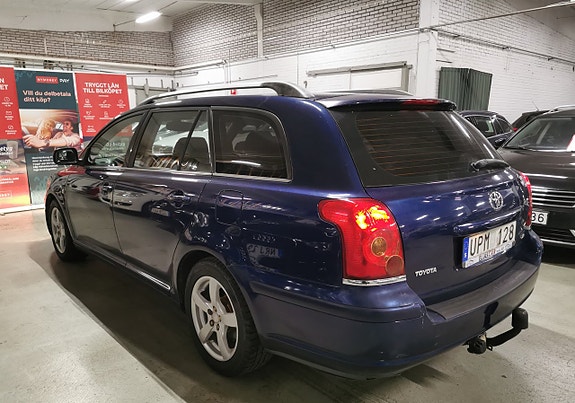 Toyota Avensis 3 of 17
