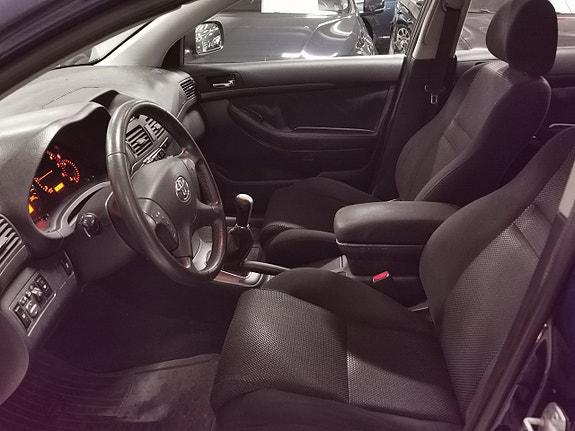 Toyota Avensis 8 of 17