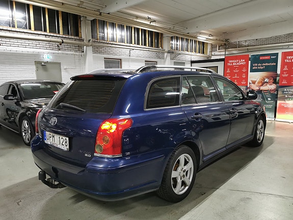 Toyota Avensis 4 of 17