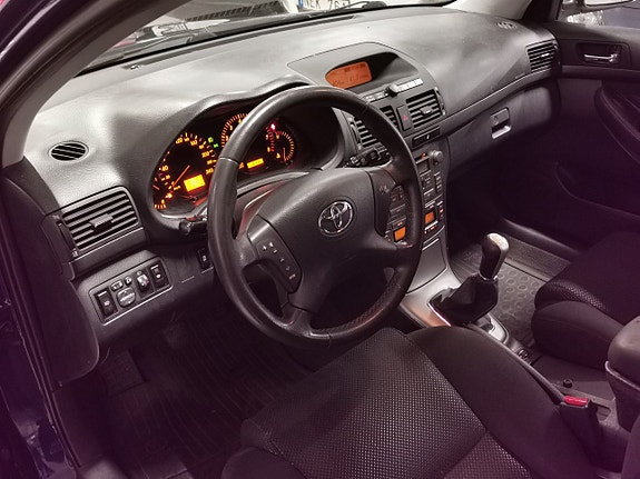Toyota Avensis 7 of 17