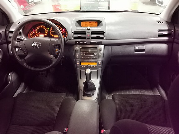 Toyota Avensis 14 of 17