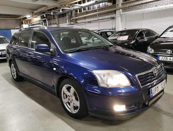 Toyota Avensis 2 of 17