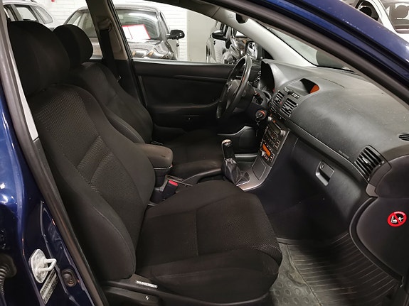 Toyota Avensis 10 of 17
