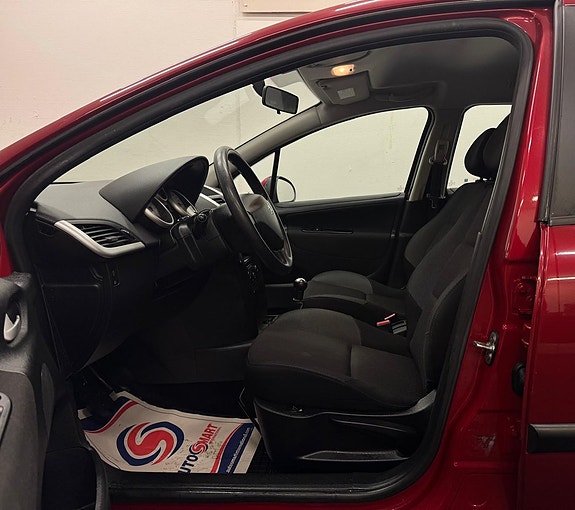 Peugeot 207 SW 14 of 16