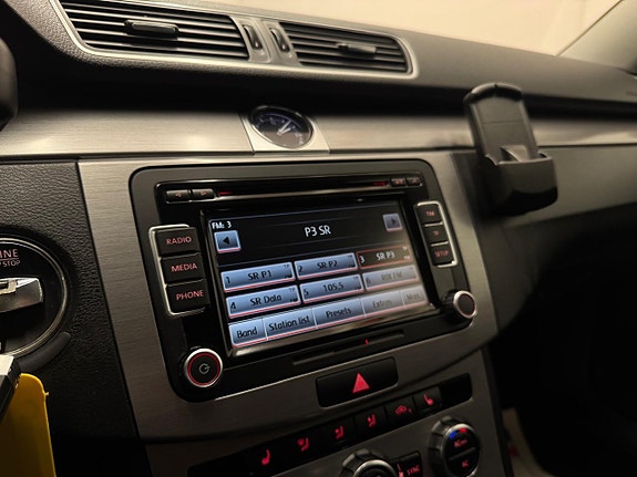 Volkswagen Passat 9 of 22