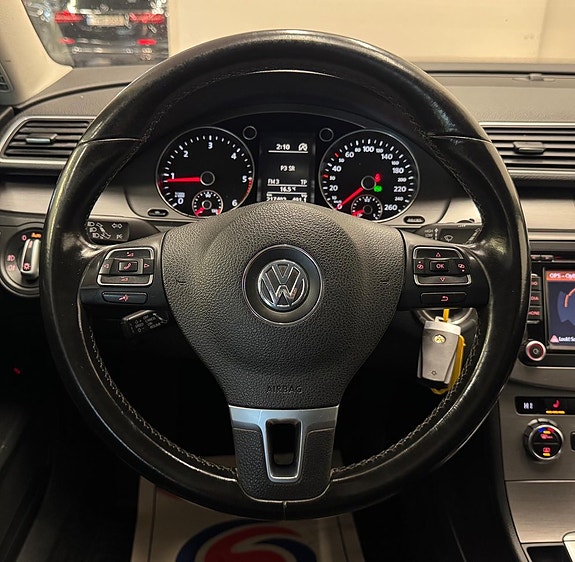 Volkswagen Passat 6 of 22