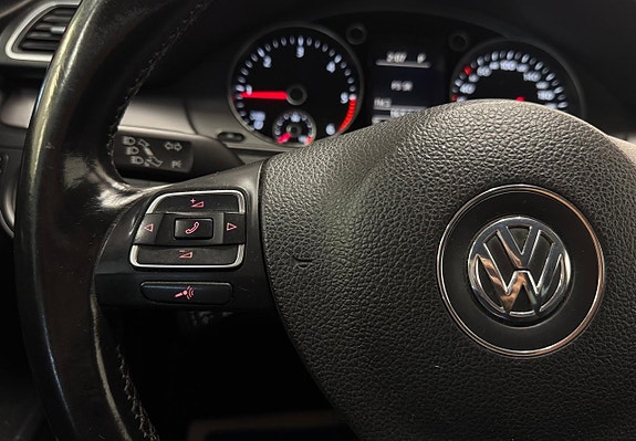 Volkswagen Passat 15 of 22