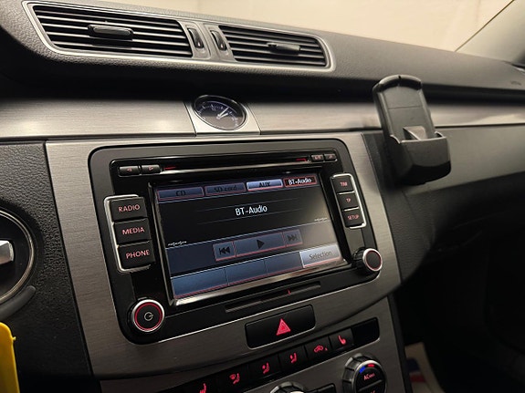 Volkswagen Passat 10 of 22