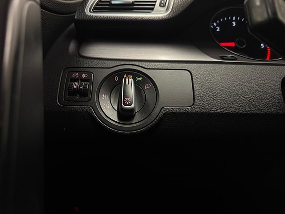 Volkswagen Passat 17 of 22