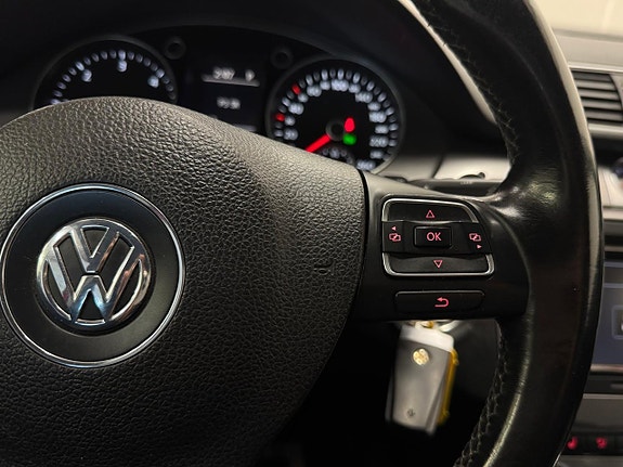 Volkswagen Passat 14 of 22