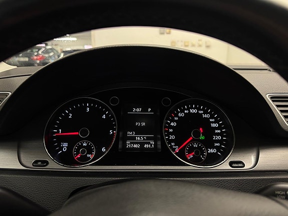 Volkswagen Passat 7 of 22