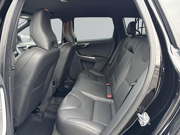 Volvo XC60 11 of 23