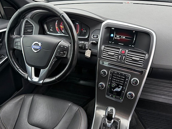 Volvo XC60 8 of 23