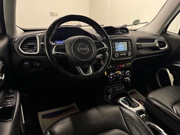 Jeep Renegade 6 of 30