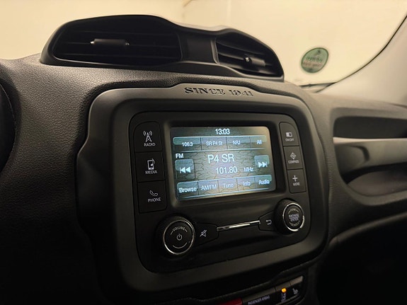 Jeep Renegade 13 of 30
