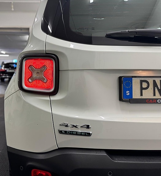 Jeep Renegade 4 of 30