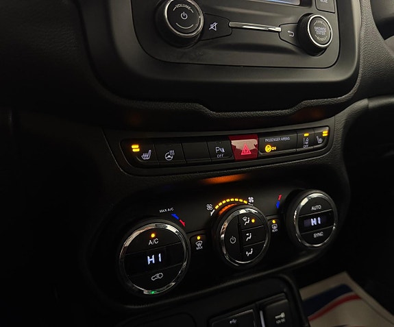 Jeep Renegade 26 of 30
