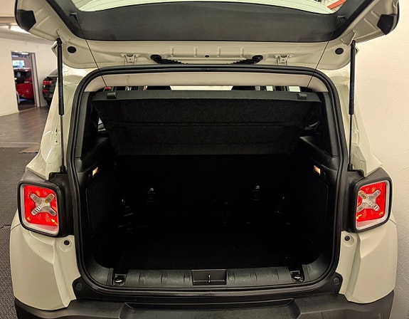 Jeep Renegade 30 of 30