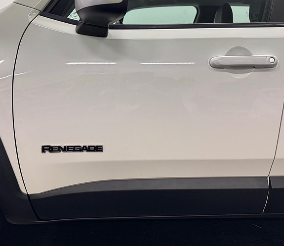 Jeep Renegade 29 of 30