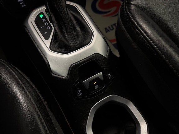 Jeep Renegade 10 of 30