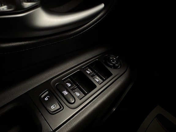 Jeep Renegade 27 of 30