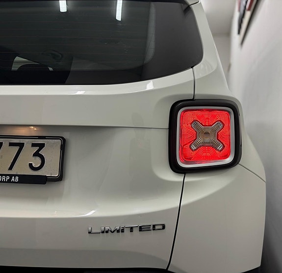 Jeep Renegade 5 of 30