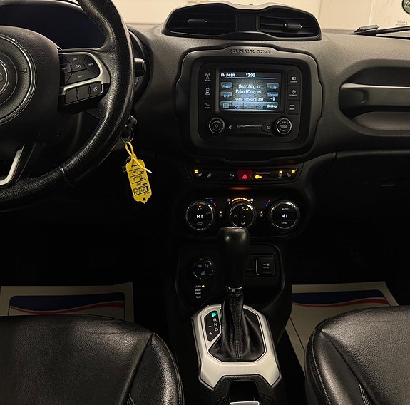 Jeep Renegade 17 of 30