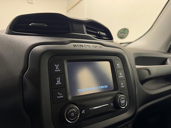 Jeep Renegade 12 of 30