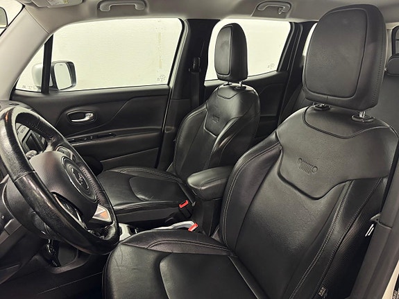 Jeep Renegade 24 of 30
