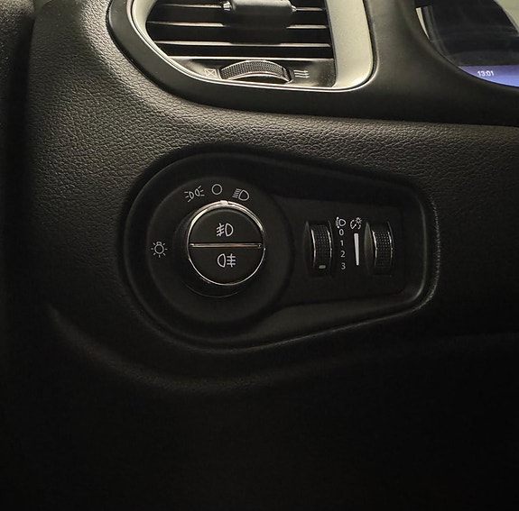 Jeep Renegade 18 of 30