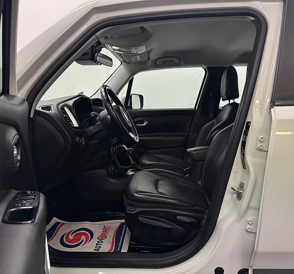 Jeep Renegade 22 of 30