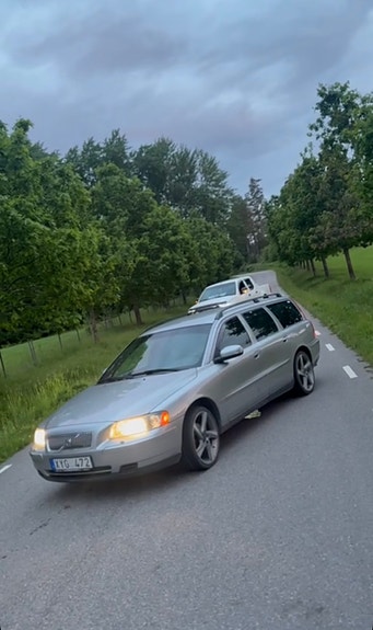 Volvo V70 4 of 5