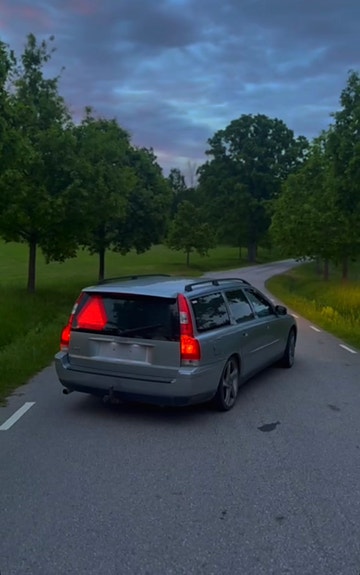 Volvo V70 3 of 5