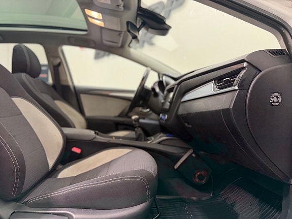 Toyota Avensis 5 of 17