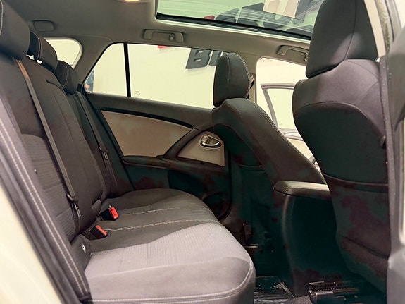 Toyota Avensis 11 of 17