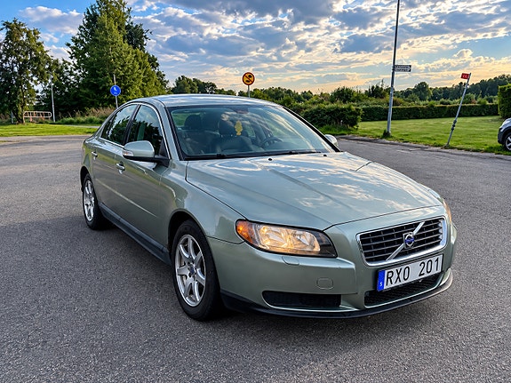 Volvo S80 2 of 6