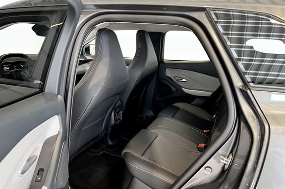 Ford Explorer 8 of 9